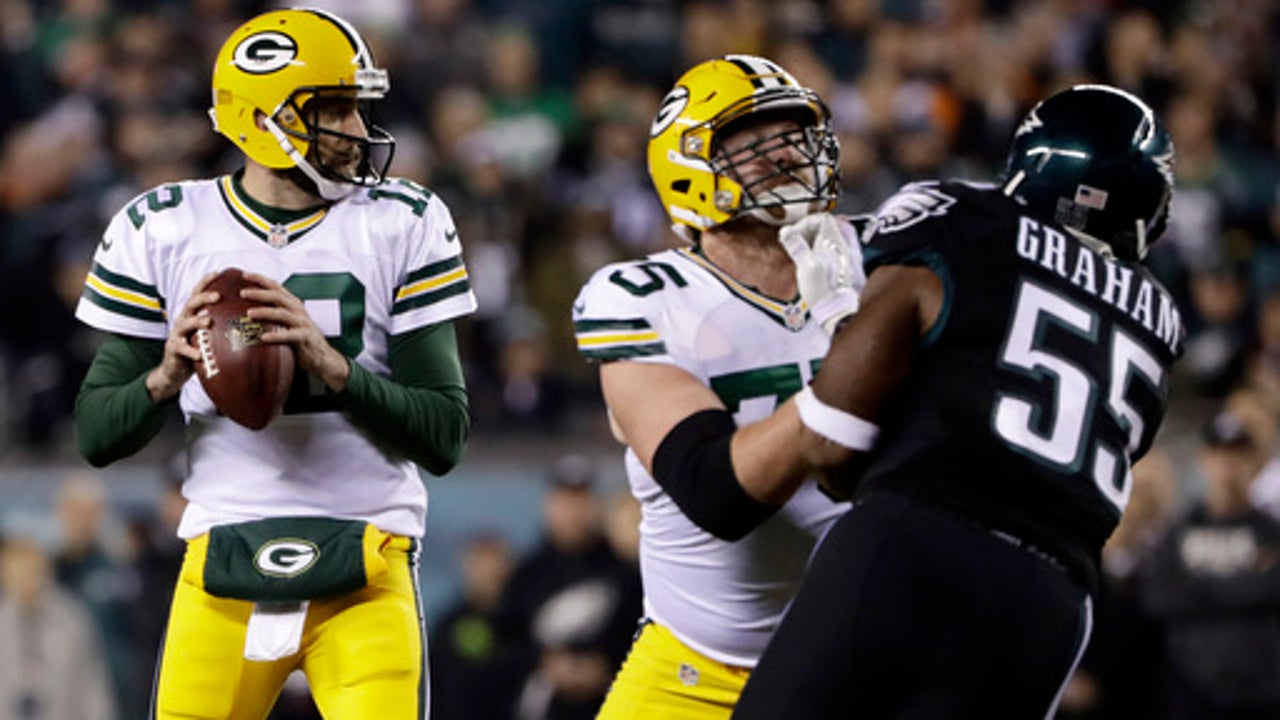 Rodgers tosses 2 TD passes, Packers beat Eagles 27-13